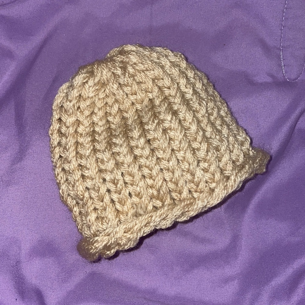 HAND KNITTED NEWBORN BABY HAT